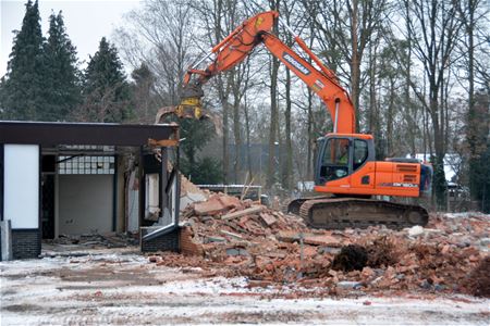 Afbraak gebouwen GSV Vanoppen is gestart