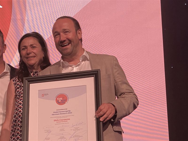 Dirk Ceyssens kreeg ere-diploma van VOKA