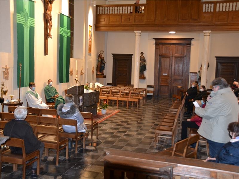 Eerste mis van nieuwe pastoor in Viversel