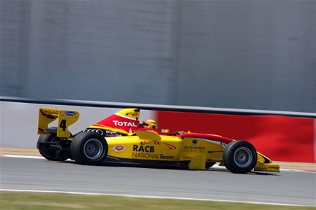 Formule 2-bolides aan de slag op Circuit