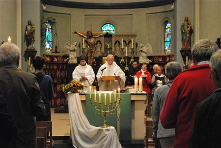 Kaarskensprocessie vervangen door eucharistie
