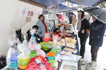 Keramiekmarkt bedolven onder de sneeuw