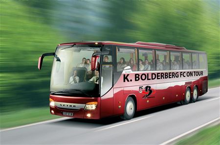 Met de bus naar de titelstrijd van FC Bolderberg