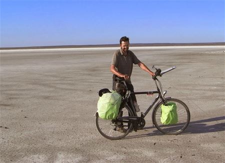Paul Coolen fietst van Dubai naar Kathmandu