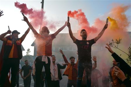 Supporters vieren Turkse titel van Galatasaray