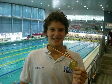 Titel, medailles en record voor zwemmers