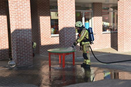 Werkende juf voorkomt brandramp in school