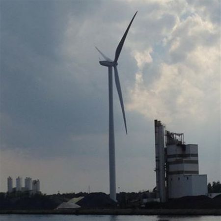 Windmolens verrijzen op industrieterrein