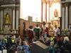 Sint ontvangt kinderen in kerk van Viversel
