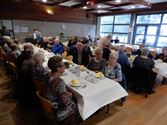 Senioren aan de feesttafel