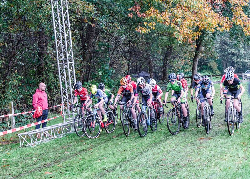 130 renners aan de start op cyclocrossen Eversel