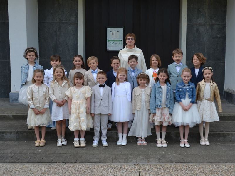 18 eerste communicanten in Bolderberg