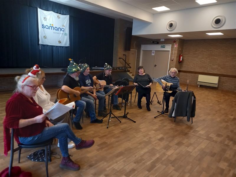 65 leden op kerstfeest van Samana Eversel