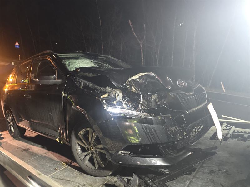 Auto belandt op dak aan afrit Terlaemen