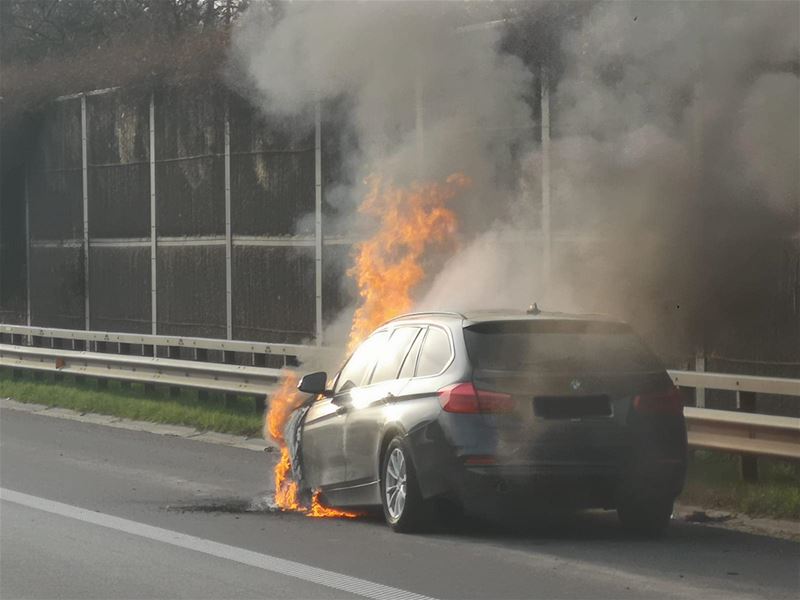 Auto brandt uit op E314