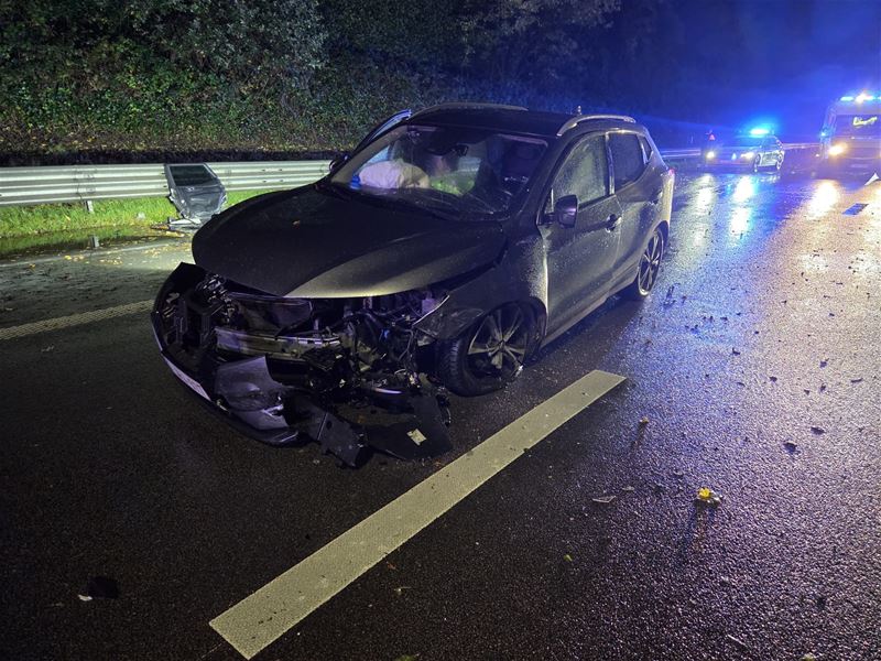Bestuurder gewond bij crash in plas water op E314