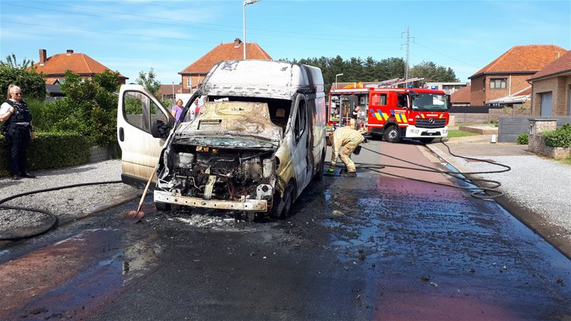 Bestelwagen volledig uitgebrand in Heusden