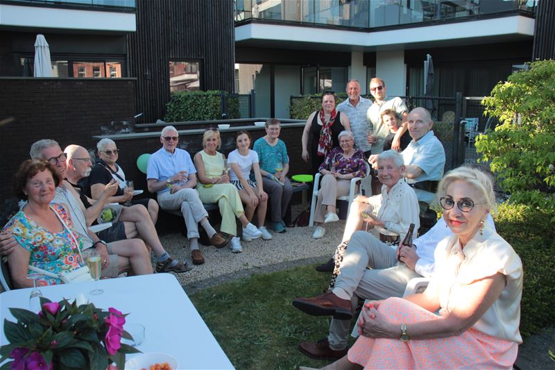 Bewoners De Kapelanijen vieren tiende verjaardag