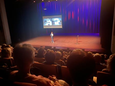 Bomvolle zaal voor relativerende Lia Van Bekhoven