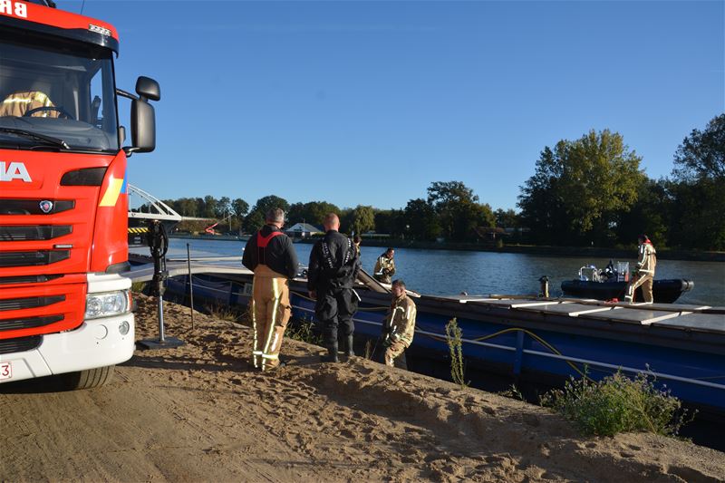 Boot begint te zinken na nachtelijke aanvaring