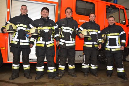 Brandweer lijft vijf rekruten in