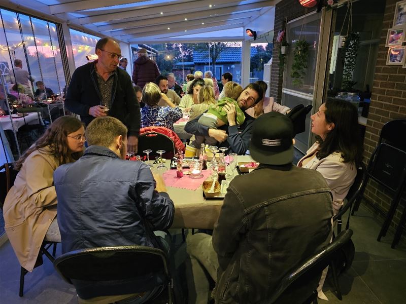 Buren van de Sint-Rochusstraat bouwden een feestje