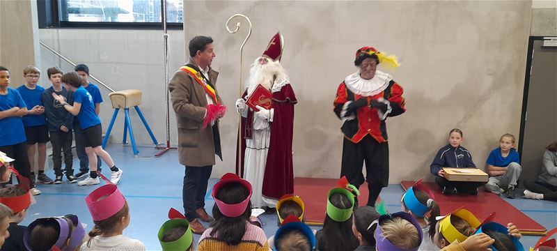 Burgemeester geeft pluim aan nieuwe hoofdpiet