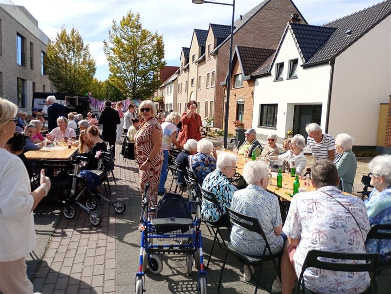 DAC 't Weyerke vierde verjaardag in Kapelstraat