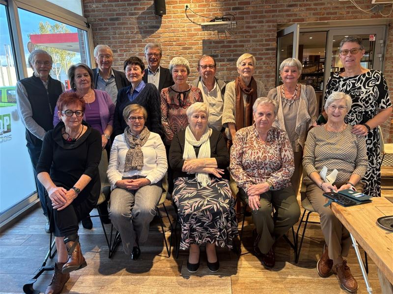 De 77-jarigen uit Berkenbos hielden een lunch