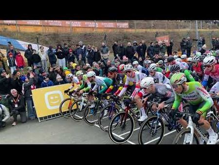 Del Grosso klopt van Aert op de meet