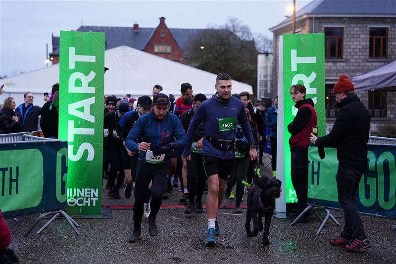 Drukte aan de start van de Mijnentocht