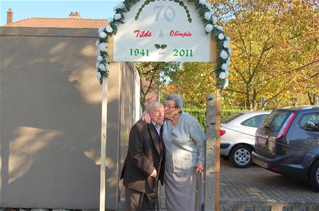 Een kus voor 70 jaar huwelijk