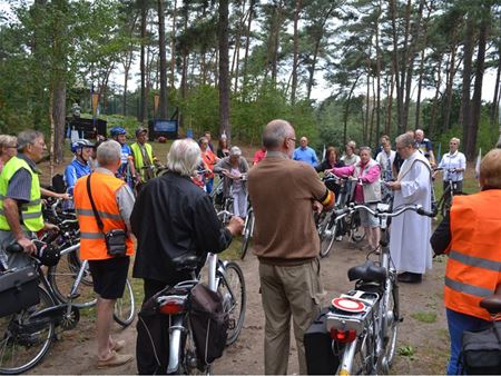 Eerste fietsenwijding en tocht door gemeente