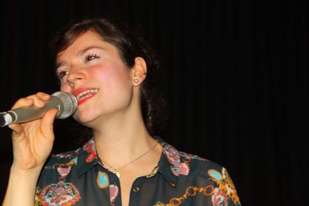 Esther Van Hees imponeert met stem en songs