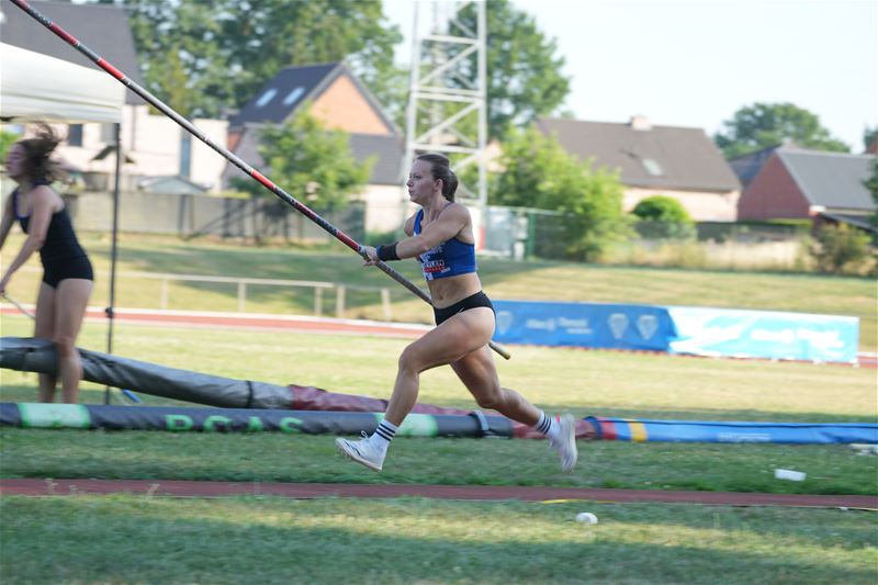 Fleur Hooyberghs maakt indruk op 4,03 meter