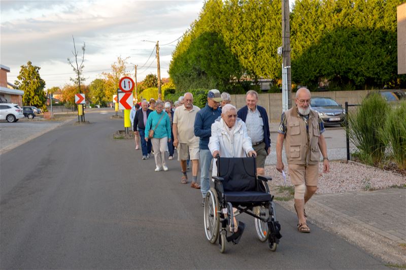 Gelovigen op pad voor zomertocht in Berkenbos
