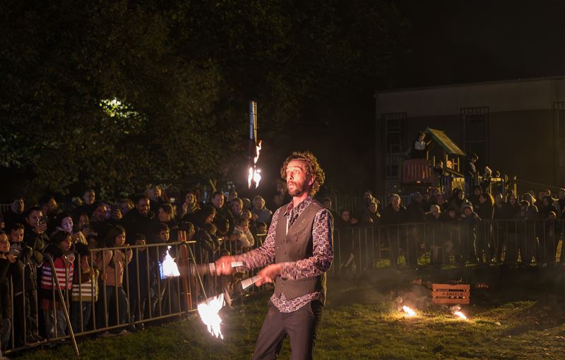 Gezellige viering met mooi vuurspektakel