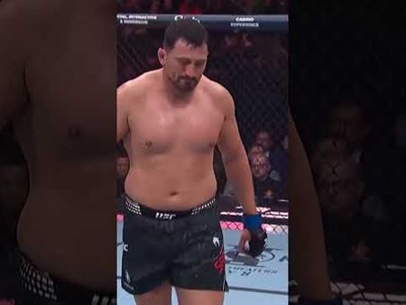 Gokhan Saricam slaat tegenstander KO