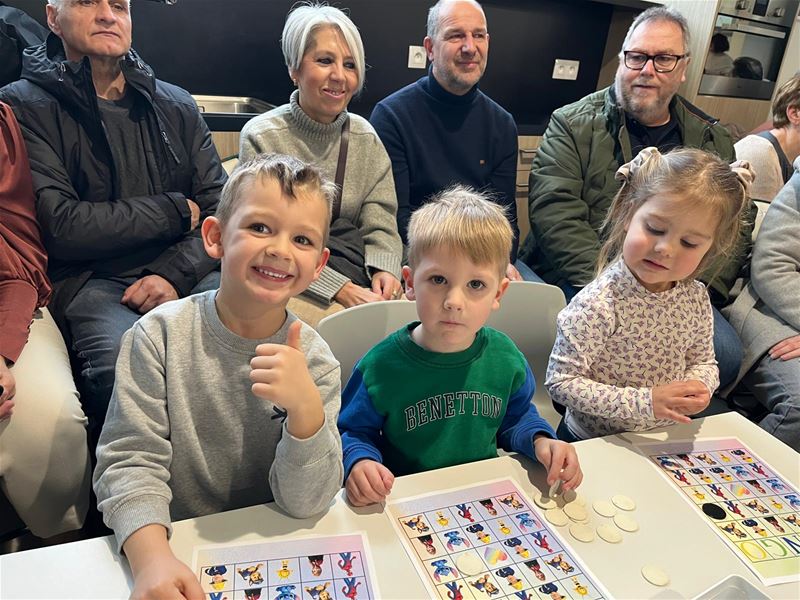 Grootouders te gast op feestje in De Leerplaneet