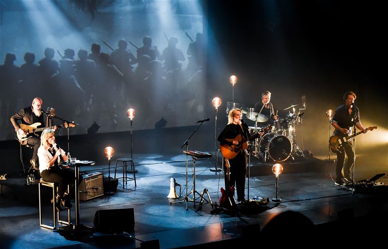 Het vuur van de straat gloeit n protestsongs