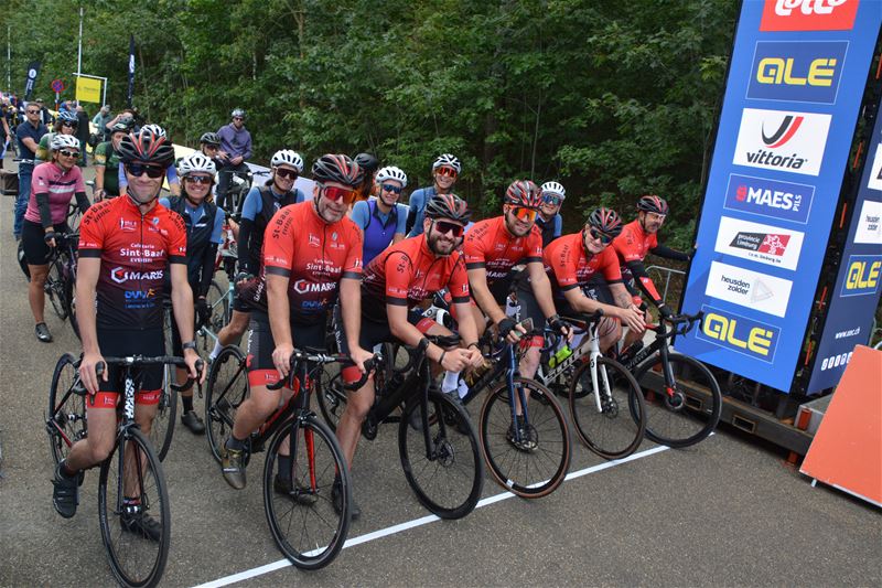 Heusden-Zolder peleton fietst naar Hasselt