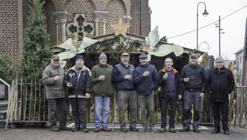 Heusdense KWB-ers hebben kerststal klaargemaakt