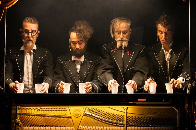 Humor en klassieke meesterwerken verstrengeld