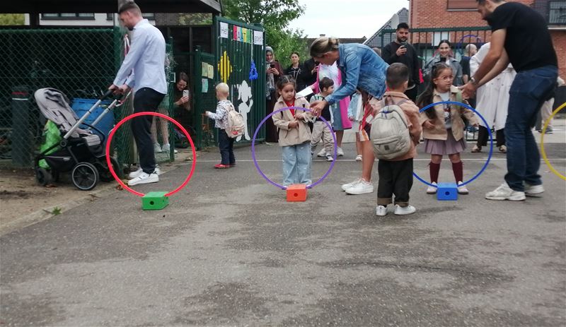 In Pagadder kropen ze door het gaatje