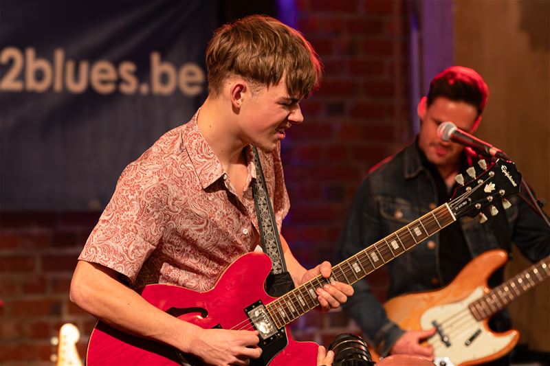 Indrukwekkende 16-jarige bluesgitarist