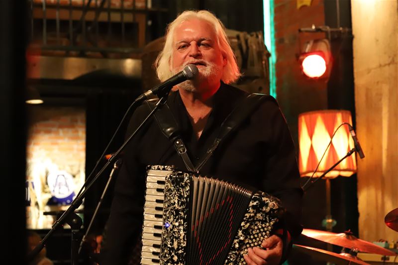 Johnny Sansone bracht New Orleans naar Muzecafé