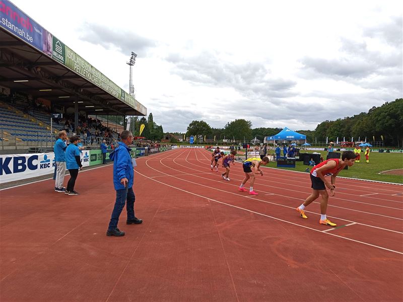 KBC-Nacht start met veel wind en weinig volk