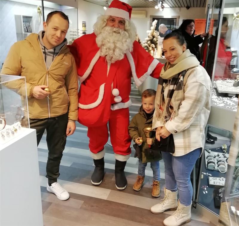 Kerstman bezoekt winkelcentrum Cité