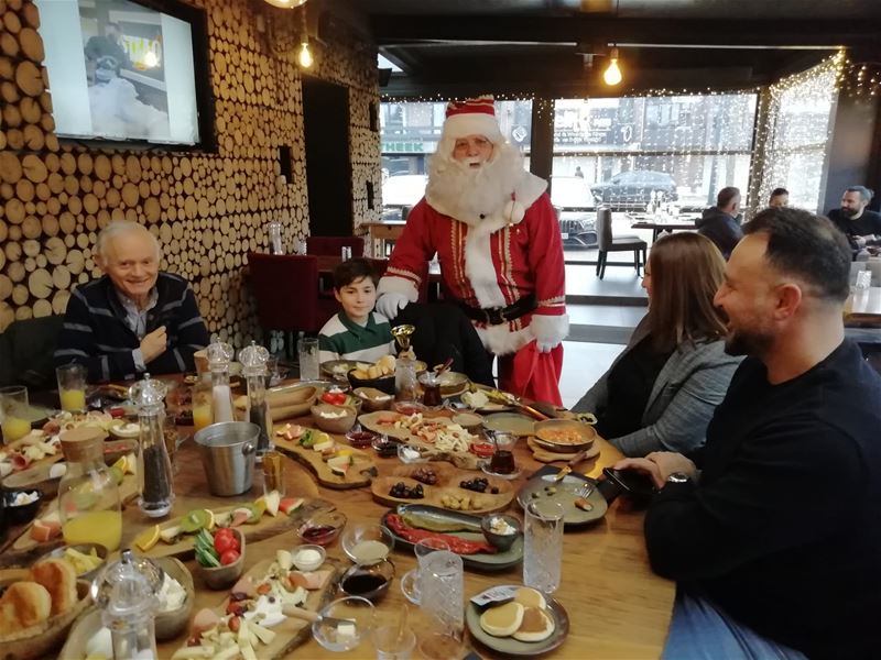 Kerstman is op pad in winkelcentrum Cité