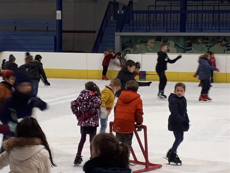 Leerlingen van De Brug gingen schaatsen